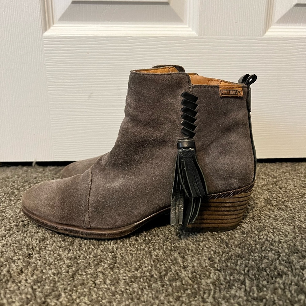 Pikolinos suede ankle booties